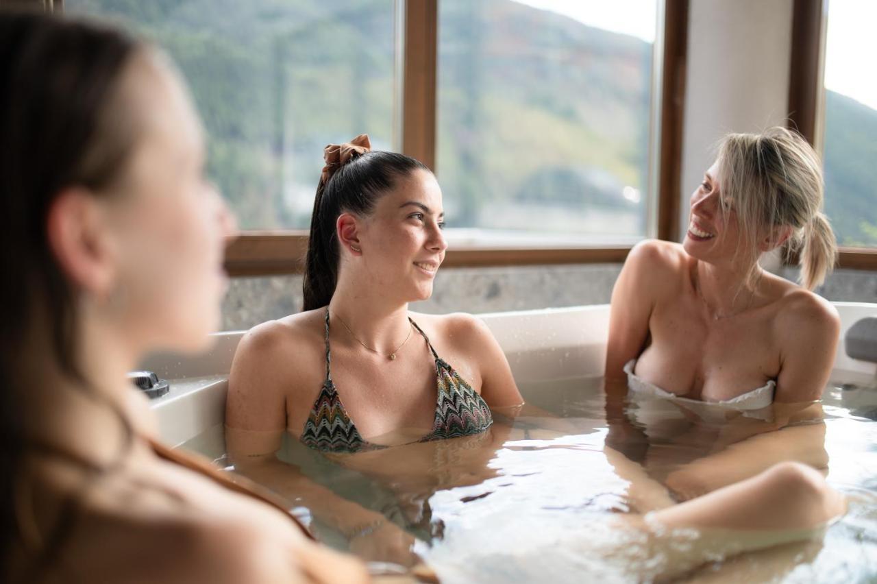 Hotel Vezza Alpine Lodge & Spa 베짜 도글리오 외부 사진